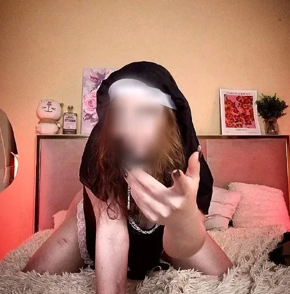 Demi, 23