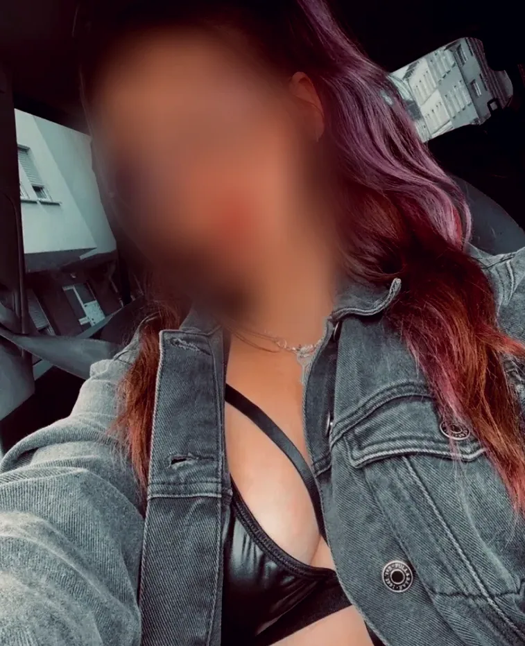 Eleri, 27