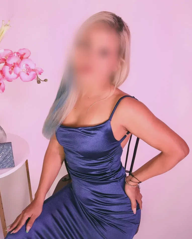 Julia, 36