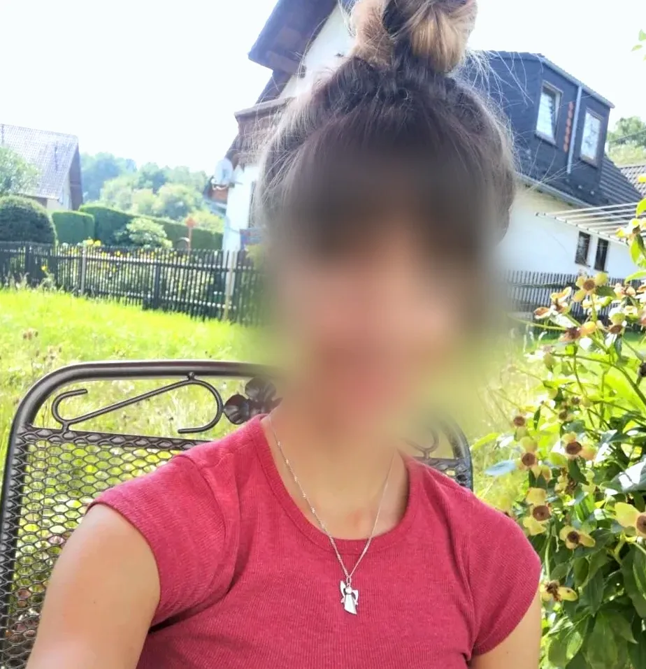 Julia, 24