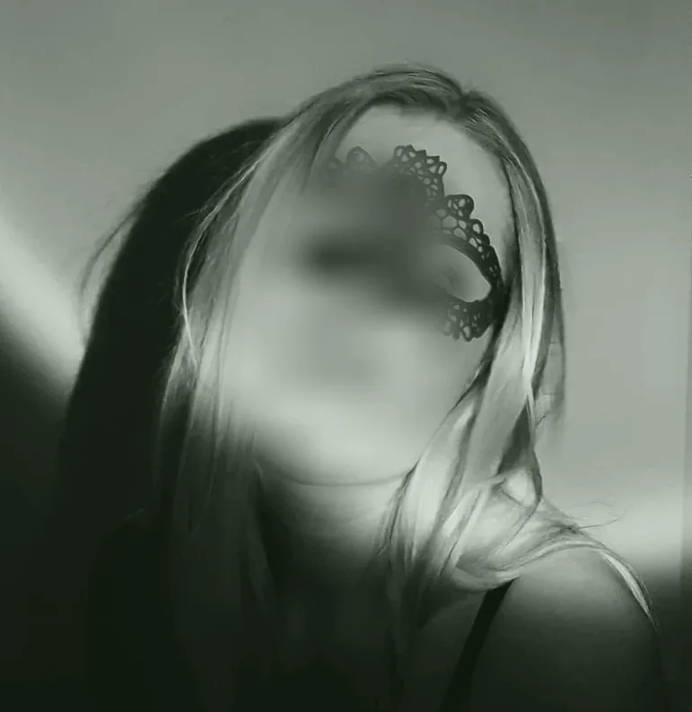 Laura, 36