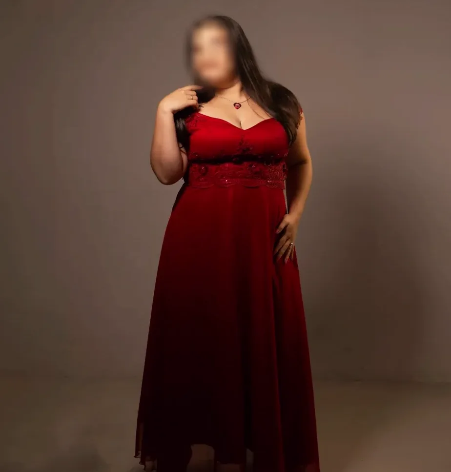 Roisin, 32