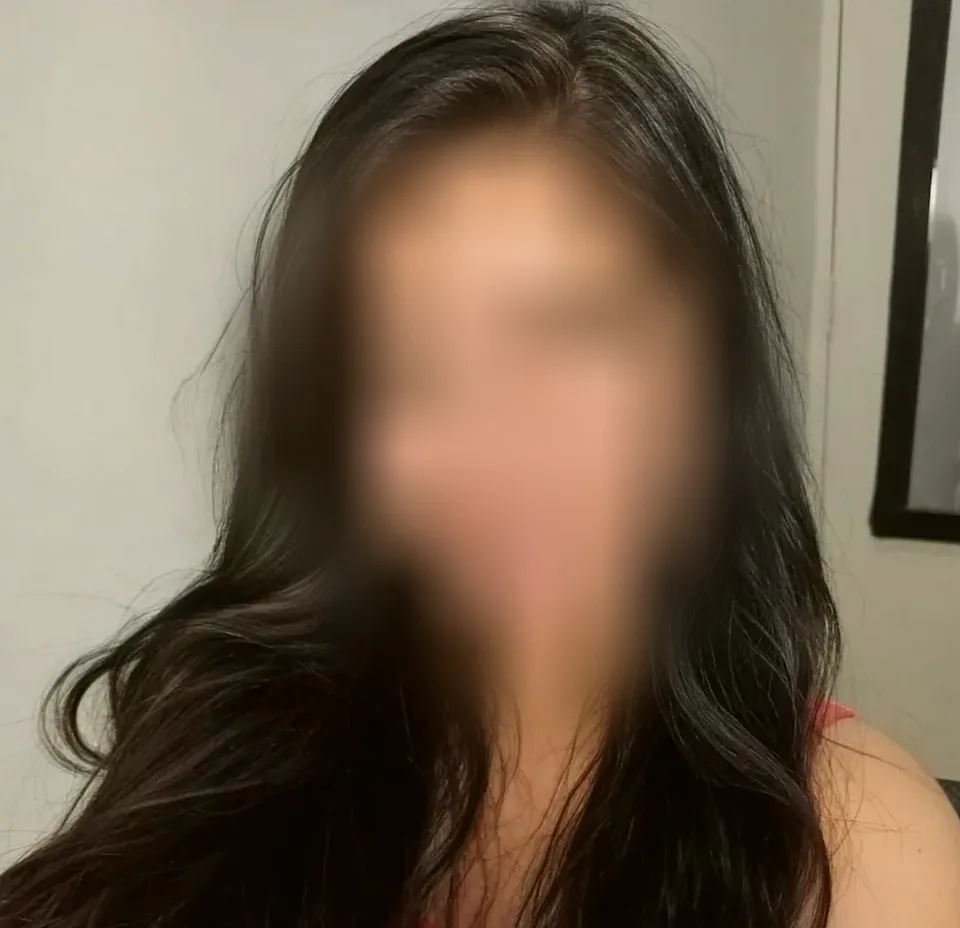Zoe, 21